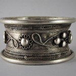 Antico bracciale Hmong in argento