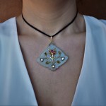 Pendente indiano in giada, oro e pietre dure