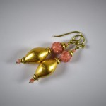 Orecchini in oro e antico corallo rosa