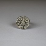 Antico anello con moneta islamica