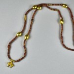 Collana in oro antico e corniole