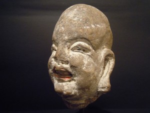 Testa in pietra Luohan