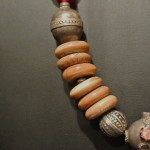 Collana in avorio fossile