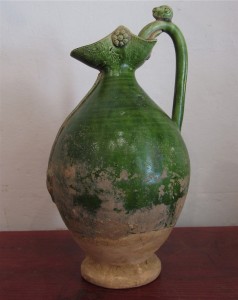 Antica brocca in terracotta policroma