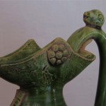 Antica brocca in terracotta policroma