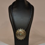 Collana con pendente bhutanese