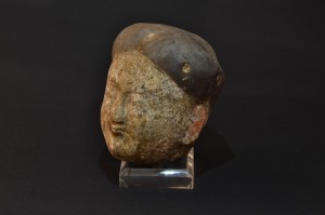 Antica testa in terracotta
