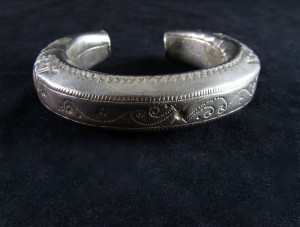 Antico bracciale indiano lavorato