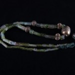 Collana con tormalina e elementi dorati