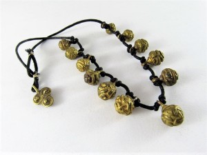 Collana con antichi pendenti tibetani