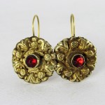 Antichi orecchini Tamang in oro