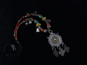 Collana berbera in corallo e argenti