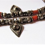 Antica collana yemenita con argento e corallo
