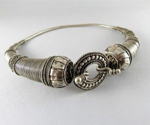 Collana rigida in argento