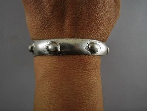 Antico bracciale tribale in argento