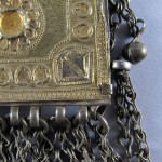 Antico pendente dorato e smaltato