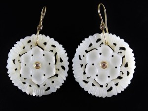 Orecchini in giada bianca, oro e brillanti