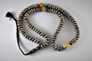 Antico rosario islamico in corallo nero - tasbih