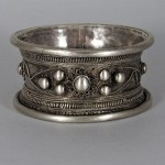 Antico bracciale Hmong in argento