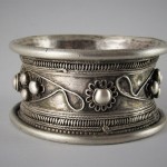 Antico bracciale Hmong in argento