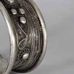 Antico bracciale Hmong in argento