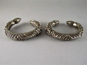 Coppia di bracciali indiani in argento