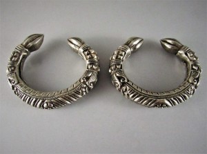 Coppia di bracciali indiani in argento