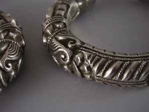 Coppia di bracciali indiani in argento