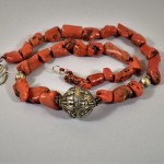 Collana in corallo antico e argento
