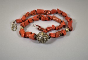 Collana in corallo antico e argento