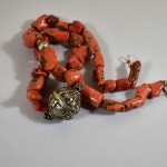 Collana in corallo antico e argento