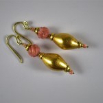 Orecchini in oro e antico corallo rosa
