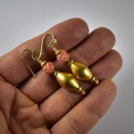 Orecchini in oro e antico corallo rosa