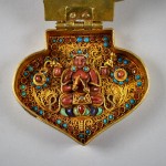 Grande Ghau tibetano in turchese, corallo e pietre dure