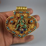 Grande Ghau tibetano in turchese, corallo e pietre dure