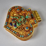Grande Ghau tibetano in turchese, corallo e pietre dure