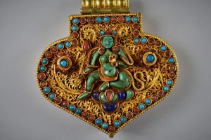 Grande Ghau tibetano in turchese, corallo e pietre dure