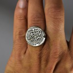 Antico anello con moneta islamica