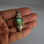 Antico ornamento tibetano in argento e turchese