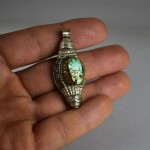 Antico ornamento tibetano in argento e turchese