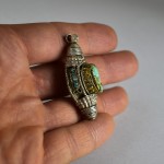 Antico ornamento tibetano in argento e turchese