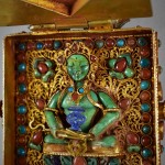 Vecchio pendente Ghau in turchese, conchiglia e corallo - Nepal / Tibet